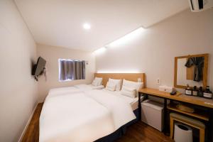 Postel nebo postele na pokoji v ubytování Haeundae Dongbeck Hotel + 24 fotografií