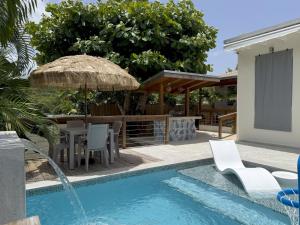 Πισίνα στο ή κοντά στο Casita Almendro-Apartment With Heated Pool