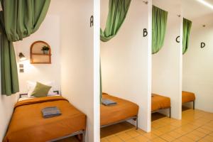Katil atau katil-katil dalam bilik di Huma Yogyakarta Hostel