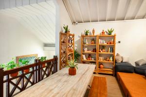 Ruang duduk di Huma Yogyakarta Hostel