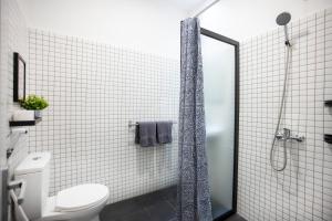 Bilik mandi di Huma Yogyakarta Hostel