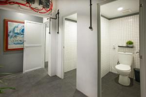 Bilik mandi di Huma Yogyakarta Hostel