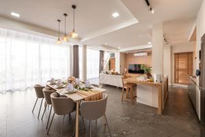 Ruang duduk di Emeralda Pool Villa 4BR , Free daily housekeeping