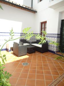 a living room with a couch and a tile floor at Apartamentos Acevedo Centro in Ronda