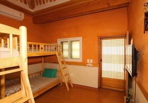 a room with two bunk beds and a door at Dorandoran Guesthouse in Gyeongju