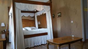 Postel nebo postele na pokoji v ubytování Hotell Läckö