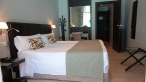 Hotel Moderno Puerta del Sol客房内的一张或多张床位