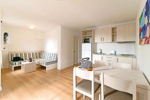 Η κουζίνα ή μικρή κουζίνα στο Apartamentos Cala Blanca