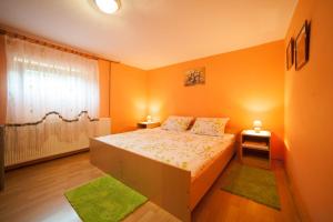Säng eller sängar i ett rum på Apartment Tomašević
