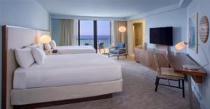 Postel nebo postele na pokoji v ubytování Hyatt Regency Waikiki Beach Resort & Spa