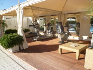 Posilňovňa alebo fitness centrum v ubytovaní Hotel Conchiglia