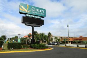 a sign for an authority inn and suites by the lake at Quality Inn & Suites Kissimmee by The Lake in Orlando