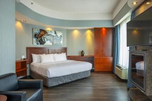Postel nebo postele na pokoji v ubytování Quality Inn & Suites