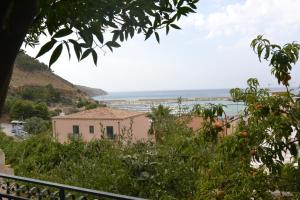a view of the ocean from a house at Aura Maris in Castellammare del Golfo