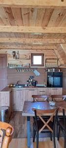 Η κουζίνα ή μικρή κουζίνα στο Eco Village Podgora +16 φωτογραφίες