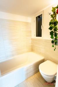 Ένα μπάνιο στο Stylish Seafront Duplex with Breathtaking Views +11 φωτογραφίες