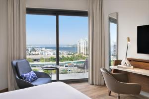 Uma televisão e/ou sistema de entretenimento em Adagio Premium The Palm