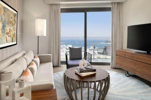 Uma televisão e/ou sistema de entretenimento em Adagio Premium The Palm