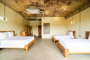 Giường trong phòng chung tại WoCAL Retreat Ke Ga