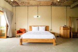 Giường trong phòng chung tại WoCAL Retreat Ke Ga