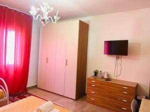 TV a/nebo společenská místnost v ubytování VENICE NIGHT APPARTMENT + 37 fotografií