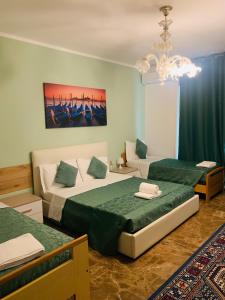 Postel nebo postele na pokoji v ubytování VENICE NIGHT APPARTMENT