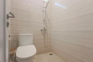 Ένα μπάνιο στο Pasadena House Semarang Mitra RedDoorz
