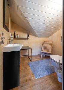 a bathroom with a sink and a toilet at Hytte Gaustablikk sol og utsikt til Gaustatoppen, ski in ski out in Gaustablikk