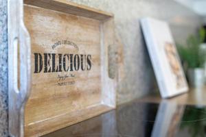 a wooden sign that says desiccants on a wall at Fehmarnwelle in Niendorf