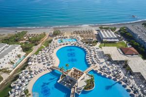 Der Swimmingpool an oder in der Nähe von Atlantica Ocean Beach Resort