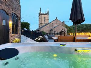 a hot tub in the backyard of a house at Ironbridge Tiny Hideaway in Ironbridge