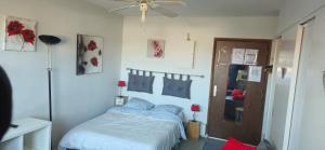 a bedroom with a bed and a ceiling fan at Studio Cosy in La Roche-Posay