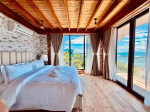 Postel nebo postele na pokoji v ubytování Sangria-Luna Resort and Hotel