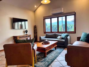 Χώρος καθιστικού στο Ahana Hillside - Scenic Stay Near Cairns +71 φωτογραφίες
