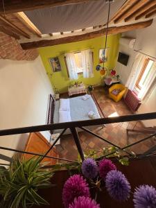 an overhead view of a living room with purple flowers at Casa di Laura in Chianciano Terme +47 photos