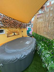 Foto dalla galleria di Lovely House with private pool 3X2 with jacuzzi and breakfast with garden and BBQ next seaside and train station a Sarzana