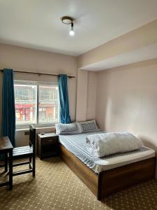 Hotel Siddhartha & Khanglo Thakali Bhancha Ghar客房内的一张或多张床位
