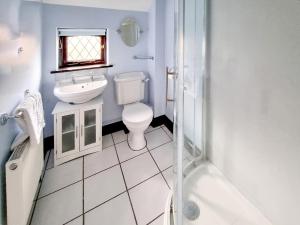 Et badeværelse på Cobweb Cottage + 14 billeder