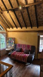 Гостиная зона в Lotus Forest Houses +25 фотографий