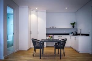 Η κουζίνα ή μικρή κουζίνα στο Upmarket Room +6 φωτογραφίες