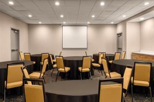 Konferenční prostory v ubytování Hampton Inn & Suites Moline-Quad City Int'l Aprt + 32 fotografií