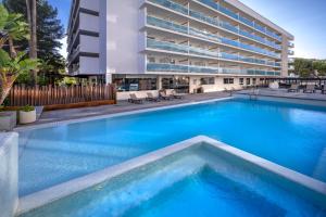 Bazén v ubytovaní 4R Salou Park Resort II alebo v jeho blízkosti