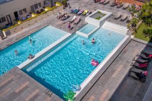 Bazén v ubytovaní 4R Salou Park Resort II alebo v jeho blízkosti
