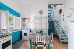 Η κουζίνα ή μικρή κουζίνα στο Casina Ammare by BarbarHouse +15 φωτογραφίες
