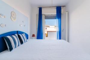 Ένα ή περισσότερα κρεβάτια σε δωμάτιο στο Casina Ammare by BarbarHouse