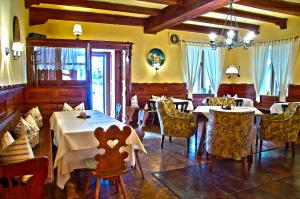 Reštaurácia alebo iné gastronomické zariadenie v ubytovaní Seehotel Grüner Baum