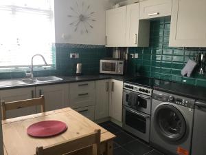 Nhà bếp/bếp nhỏ tại Libbard house