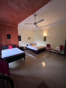 Letto o letti in una camera di Sunbloom Hostel