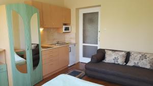 Kuchyňa alebo kuchynka v ubytovaní Lara Apartments