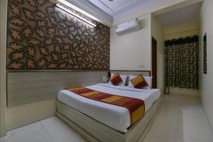 a bedroom with a large bed in a room at Collection O Tip Top in Jaipur